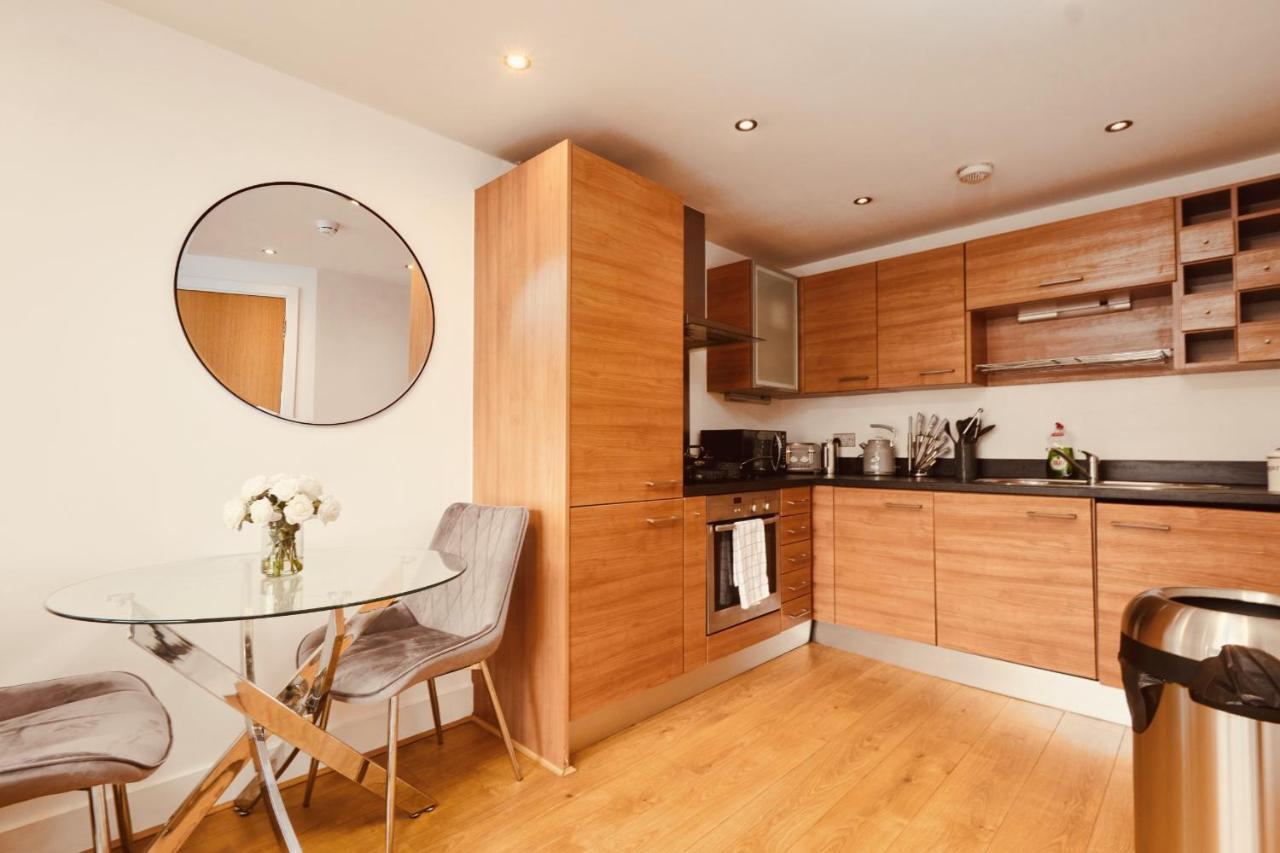 Deluxe City Apt, Beautiful River View,Free Parking No Balcony Leeds  Kültér fotó