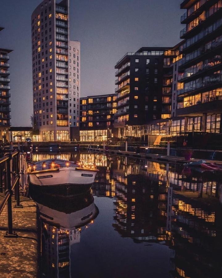 Deluxe City Apt, Beautiful River View,Free Parking No Balcony Leeds  Kültér fotó