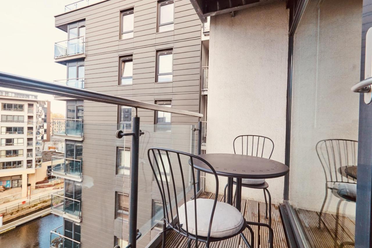 Deluxe City Apt, Beautiful River View,Free Parking No Balcony Leeds  Kültér fotó