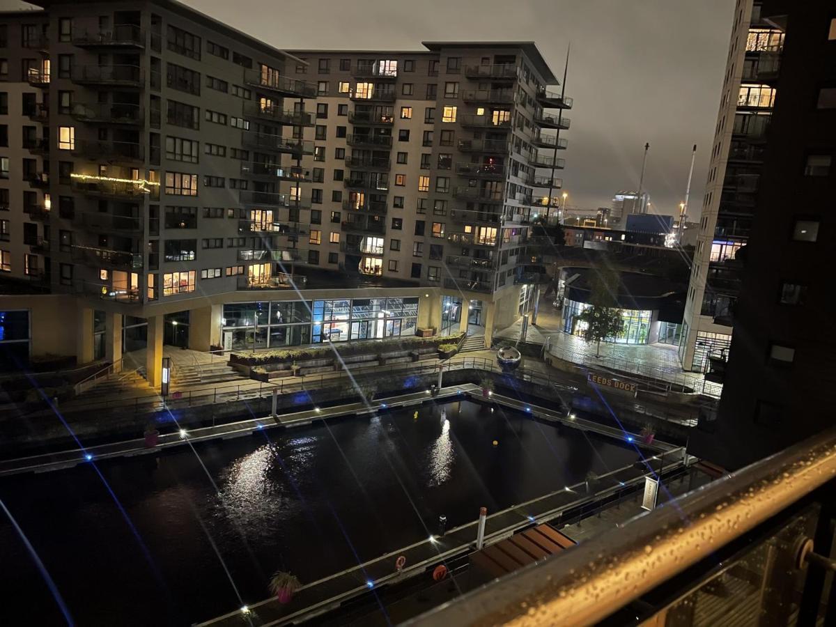 Deluxe City Apt, Beautiful River View,Free Parking No Balcony Leeds  Kültér fotó