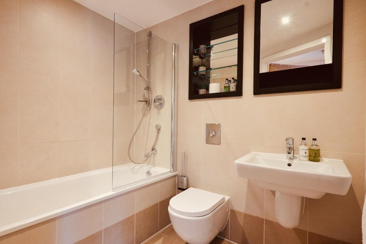 Deluxe City Apt, Beautiful River View,Free Parking No Balcony Leeds  Kültér fotó